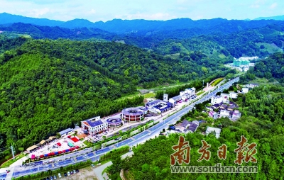 5bc047c14d6f8.jpg 助力古村再逢春 蓮麻村:微改造留住了“鄉(xiāng)愁”